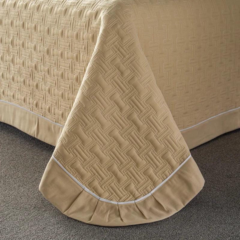 Luxury Plaid Quilted Bedspread - Timeless Home