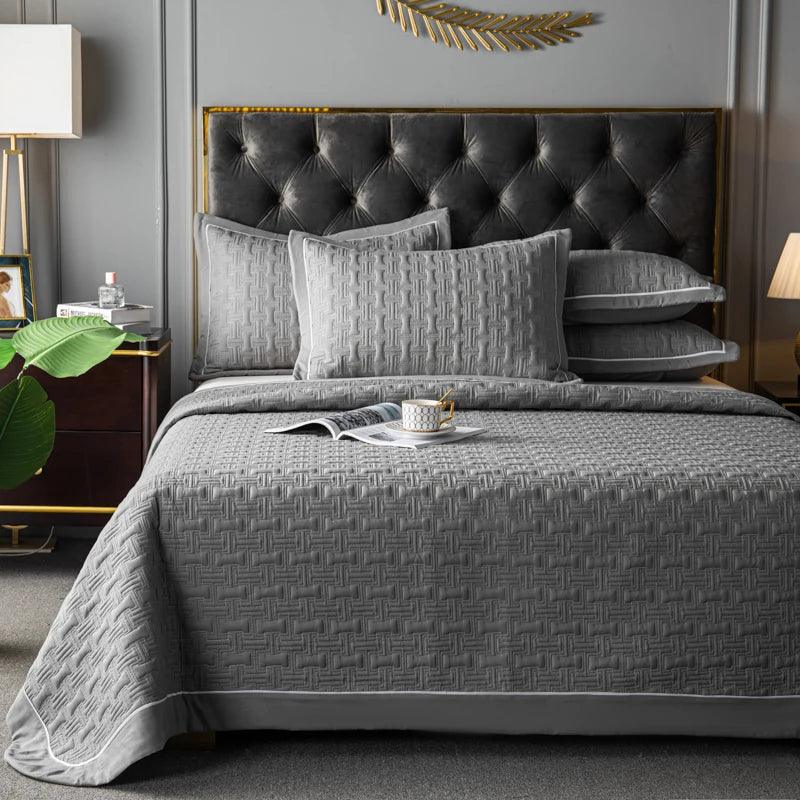 Luxury Plaid Quilted Bedspread - Timeless Home